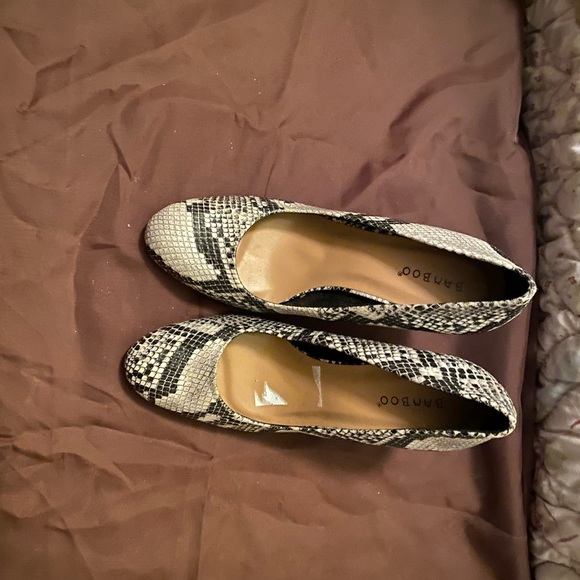 NWOT reptile patterned pumps size 9 - Picture 4 of 5